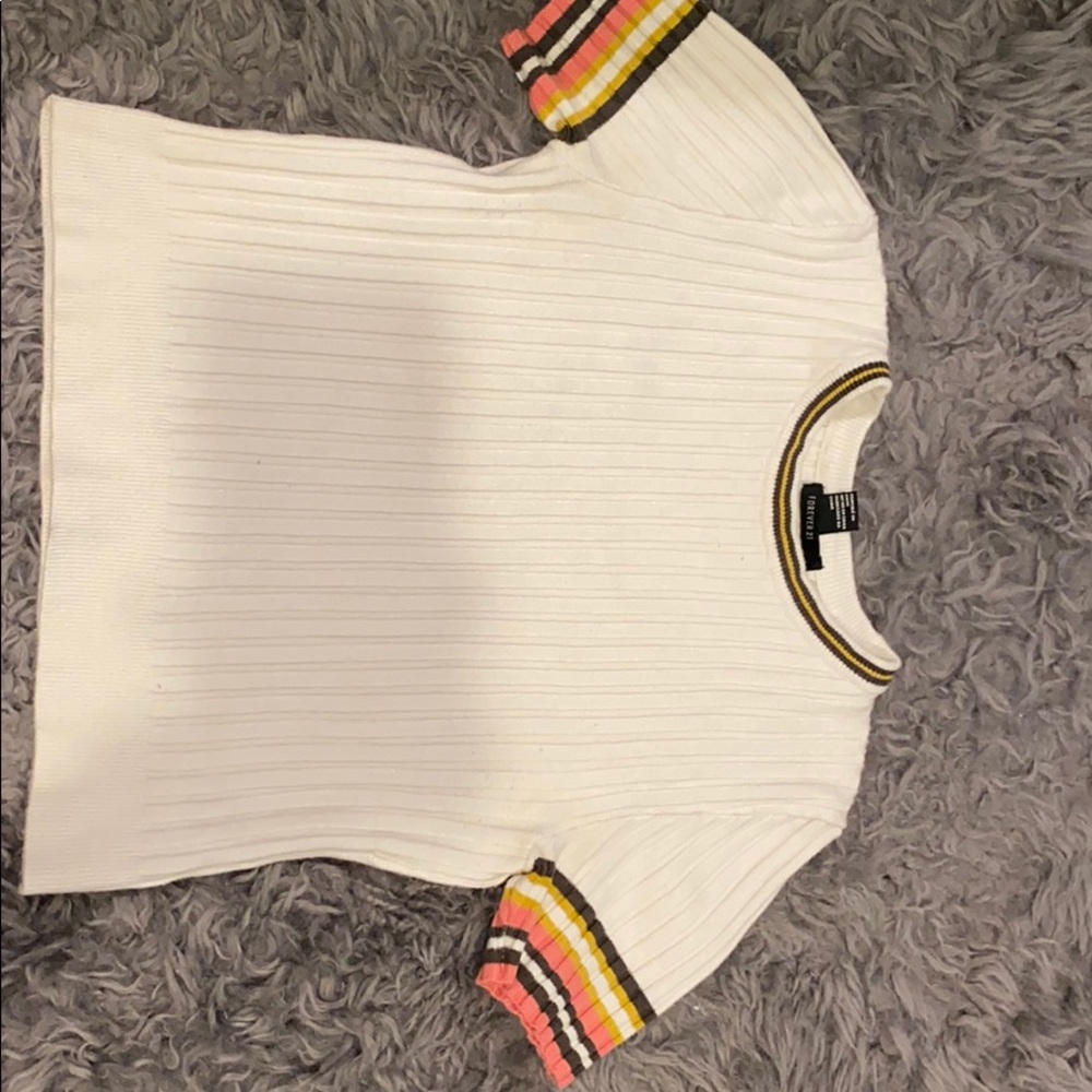 Cropped white top with colored neck and sleeves